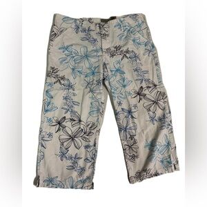 Alpine design Capri pants women’s size 9, white blue black floral print